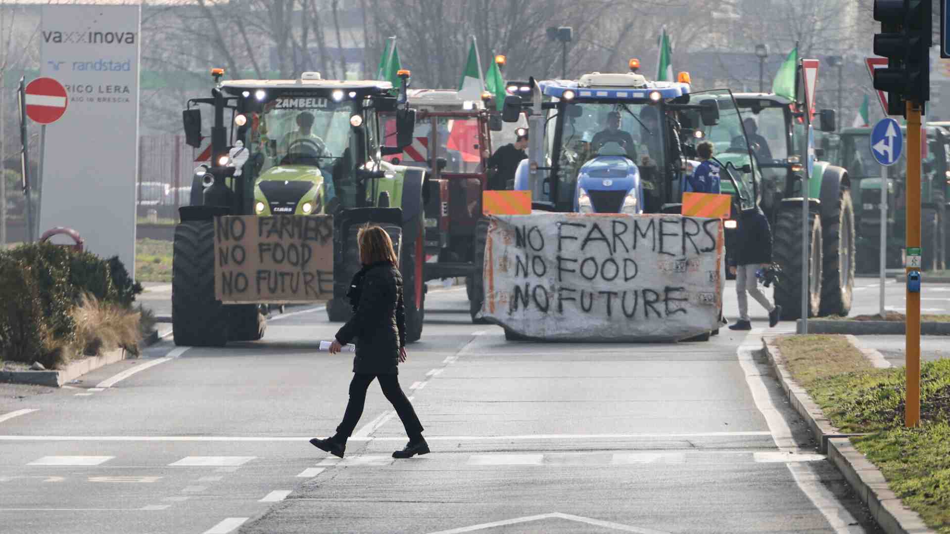 Ecco la "velina" di Lollobrigida. Le proteste dei trattori? Causate dalle merci ucraine