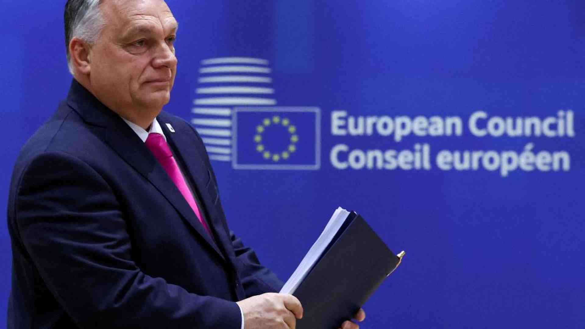 Trovato l'accordo a 27 sugli aiuti a Kiev, l'Europa supera la prova di Orban