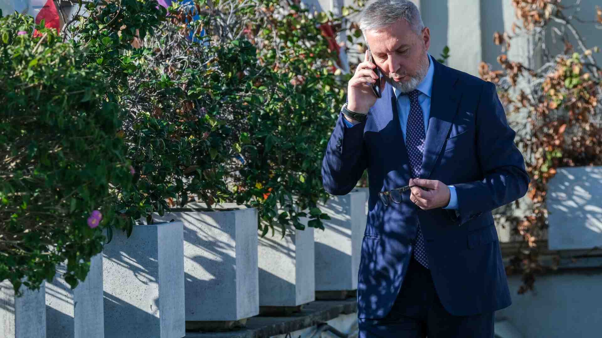 I segnali (e le trame) di Guerini, che agli eventi Pd non si fa vedere