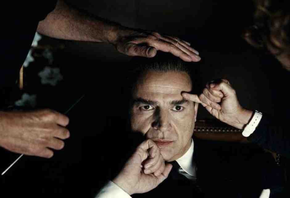 Cristóbal Balenciaga, la serie che indaga sul mondo dell'alta moda