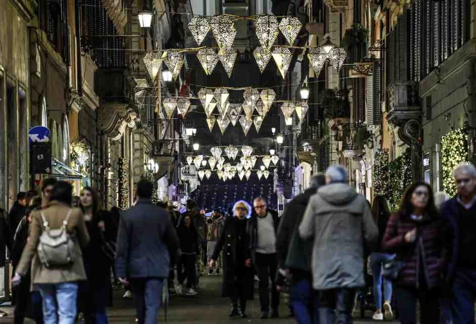 Meglio favorire i consumi attuali o quelli futuri? I dubbi di Luigi Einaudi sono gli stessi di oggi