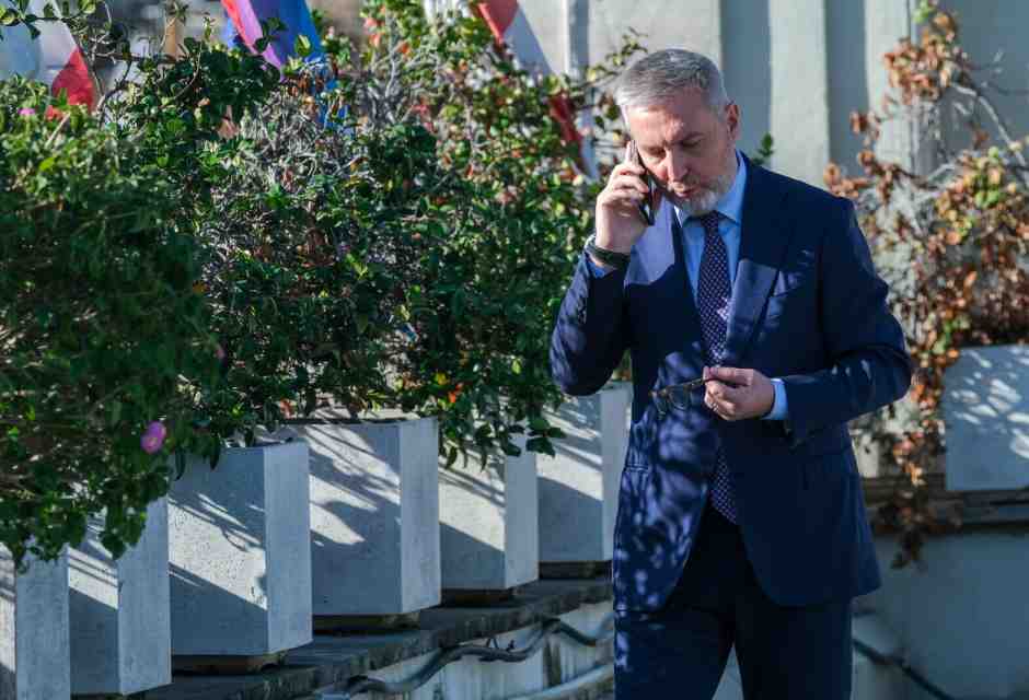 I segnali (e le trame) di Guerini, che agli eventi Pd non si fa vedere