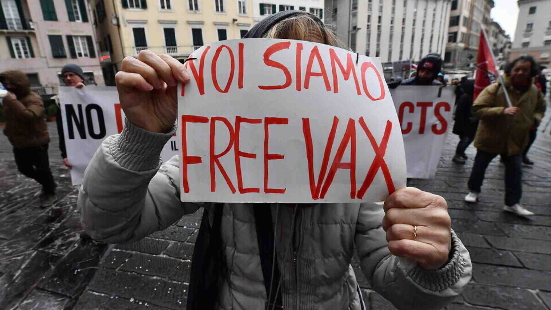 Gli irriducibili leghisti no Vax. Nuovo stop alle multe per chi non si è vaccinato