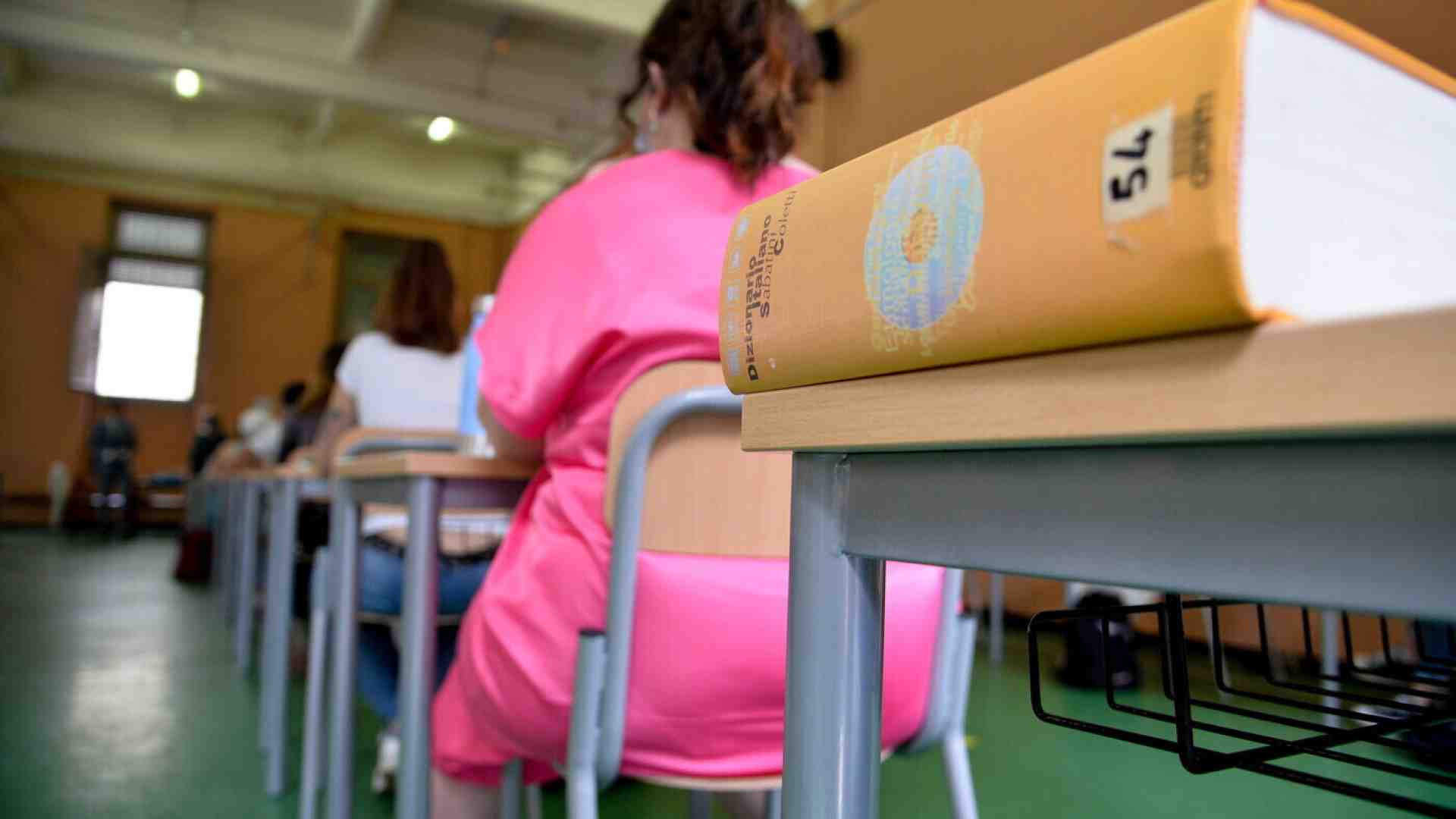 Il problema degli insegnanti è dentro alle scuole, non fuori