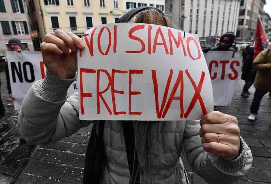 Gli irriducibili leghisti no Vax. Nuovo stop alle multe per chi non si è vaccinato