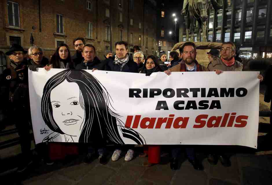 Maestrine con la spranga rossa. Ilaria Salis e l’ideologia manesca del ceto medio riflessivo armato