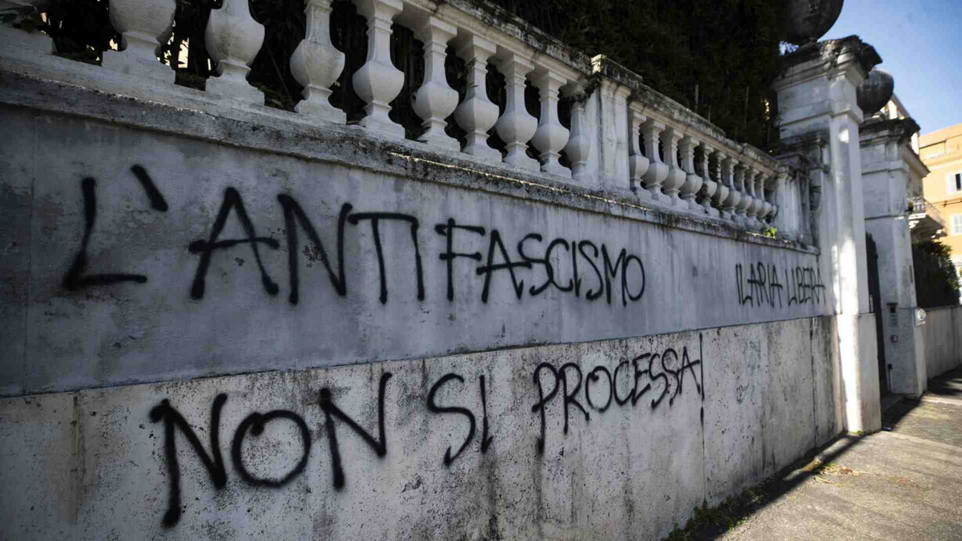 Perché è giusto occuparsi delle cattive maestre con la spranga rossa