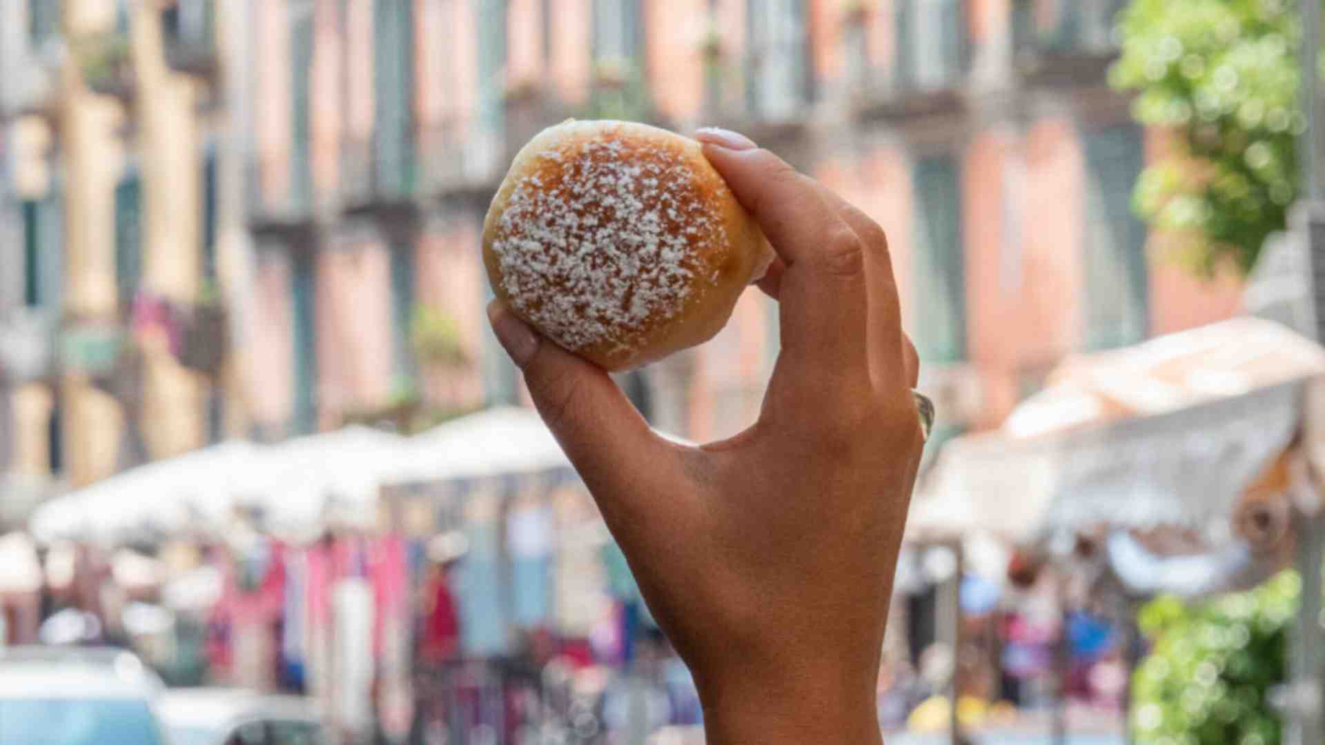 Cadono fiocchi di neve: il boom del dolcetto napoletano in cinque bar romani