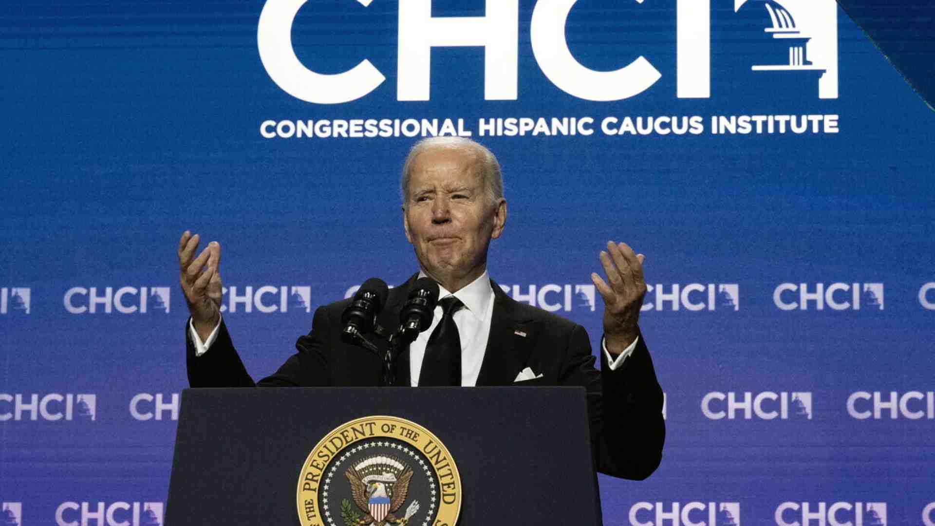 Gli ispanici tengono Joe Biden sotto osservazione, ma sono freddi