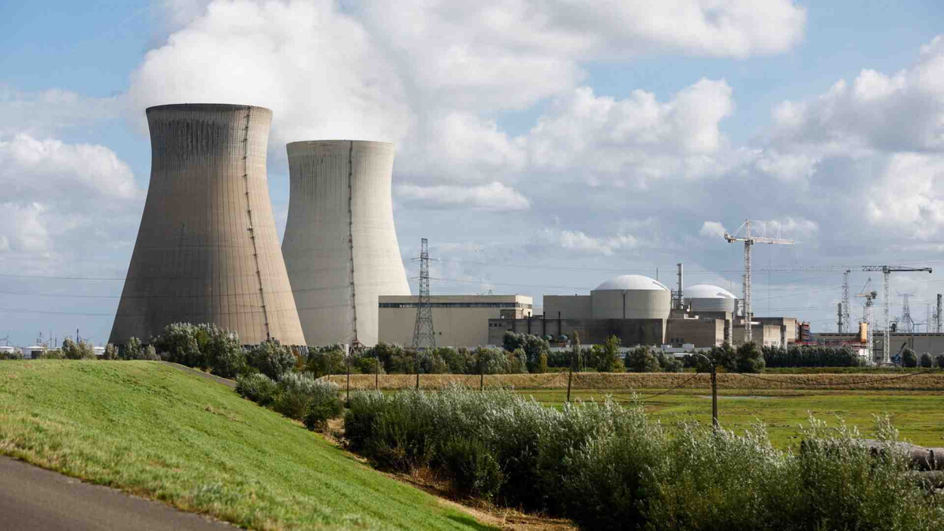 Le emissioni di Co2 calano in Francia grazie al nucleare. Pichetto, che si fa?