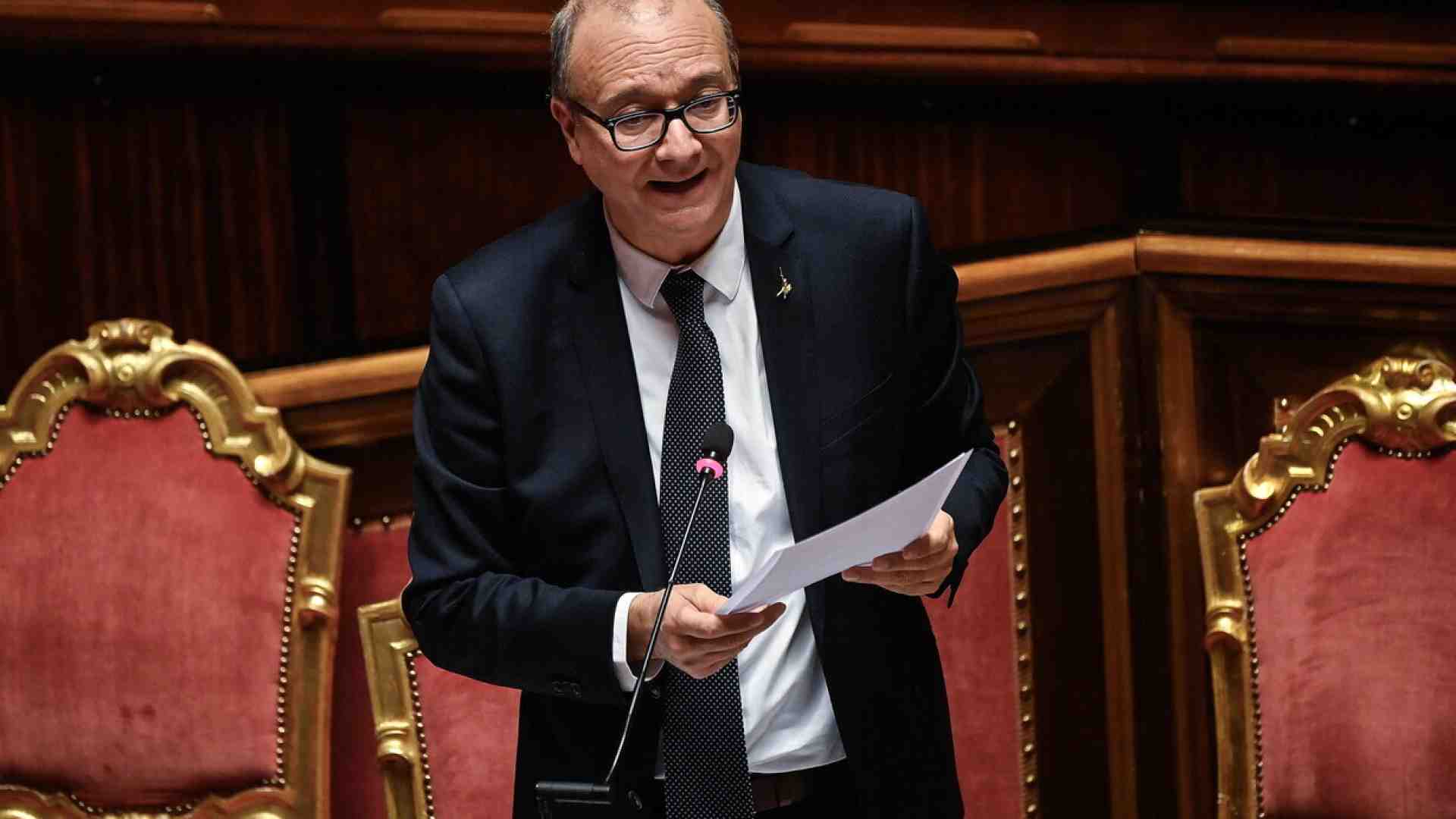 Valditara sulla sicurezza: "Ipotesi polizia nelle scuole più a rischio"