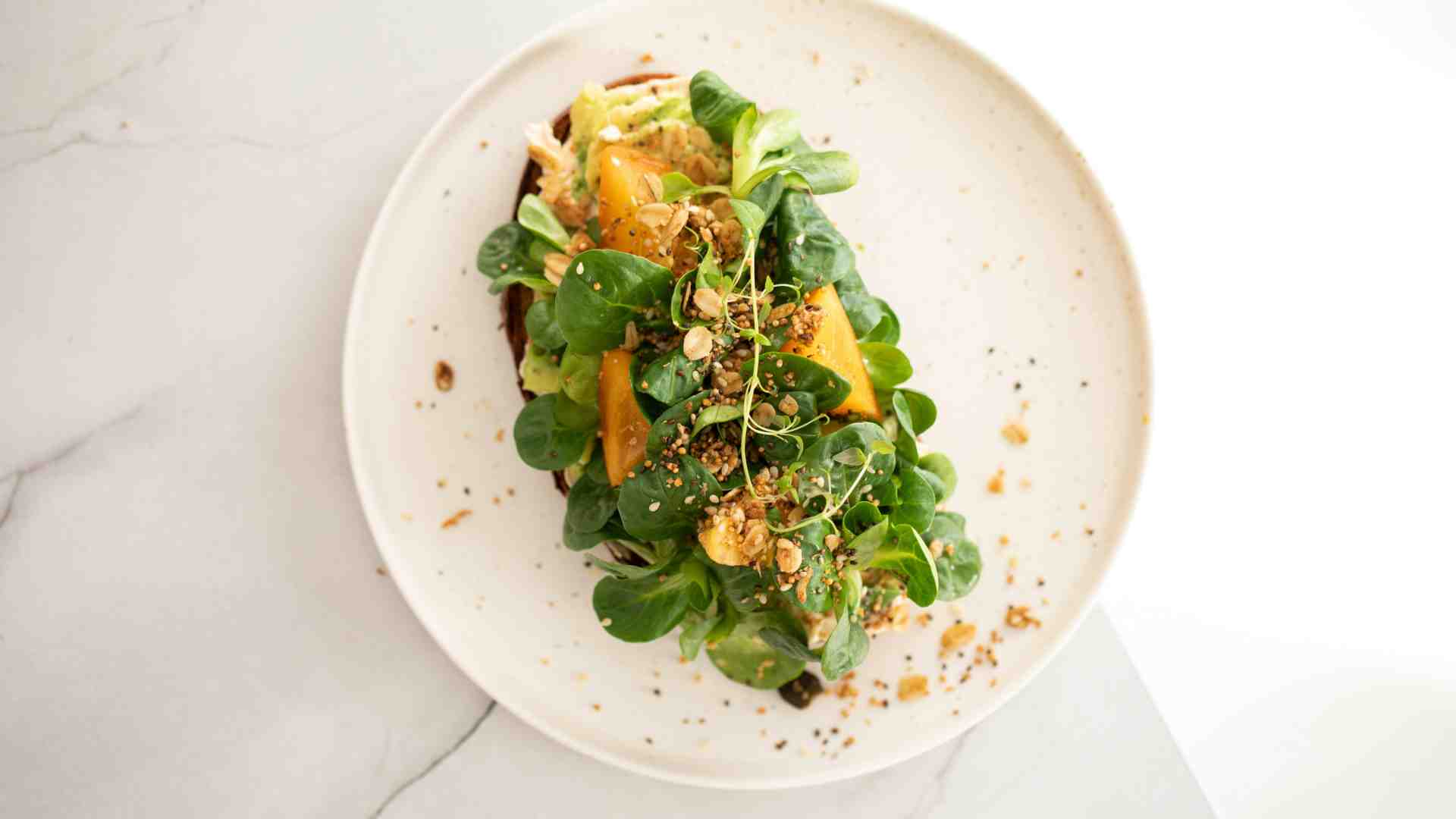 Cosa distingue davvero vegani e onnivori