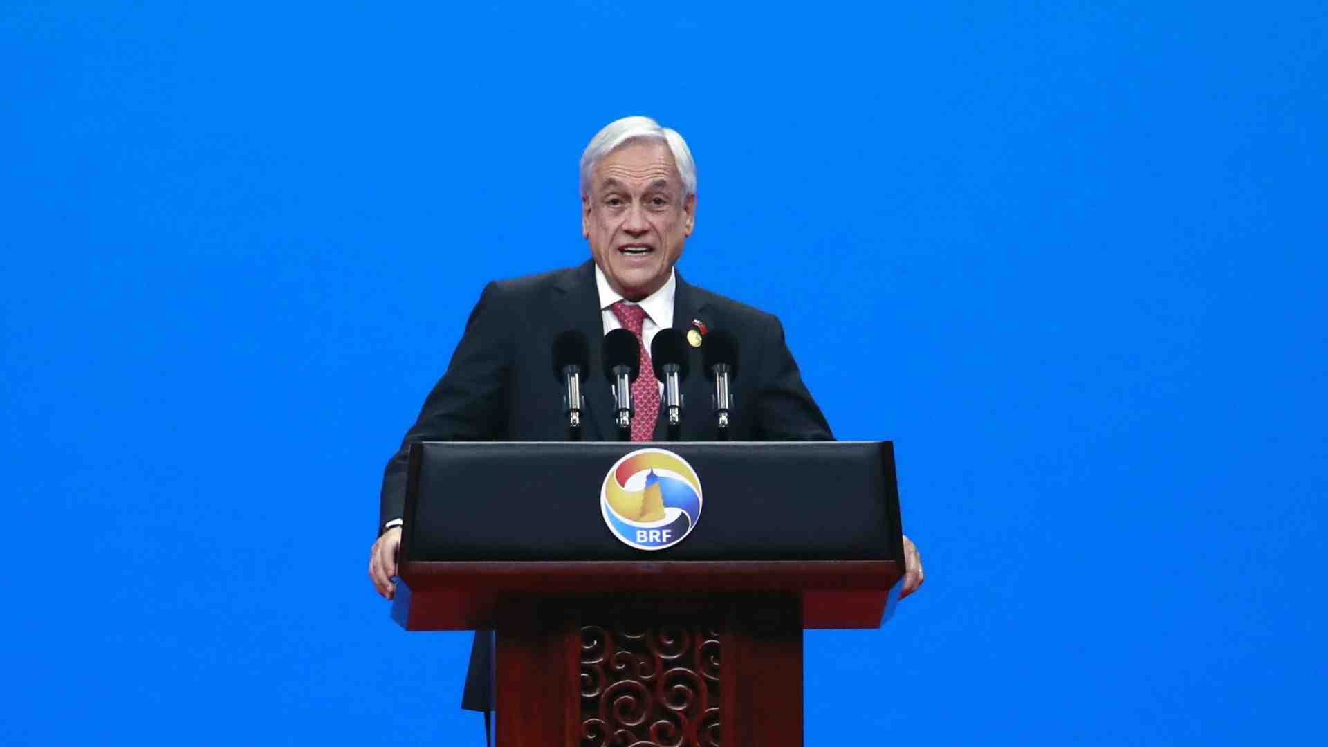 È morto l'ex presidente del Cile Sebastián Piñera: guidava un elicottero che è precipitato