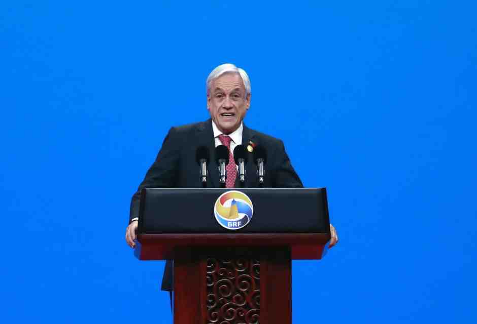 È morto l'ex presidente del Cile Sebastián Piñera: guidava un elicottero che è precipitato