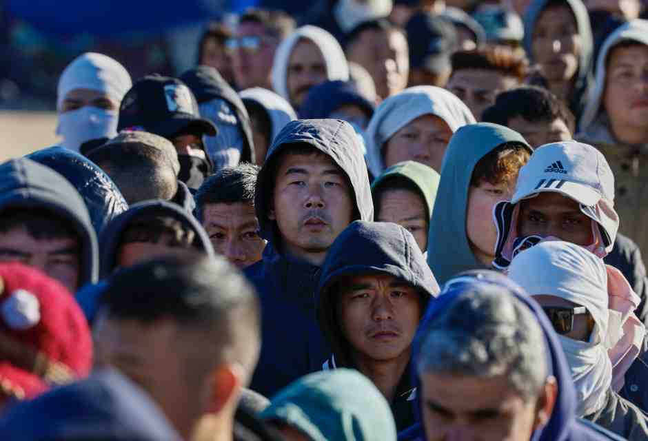 Sempre più cinesi passano il confine con l'America illegalmente. Motivi e complotti