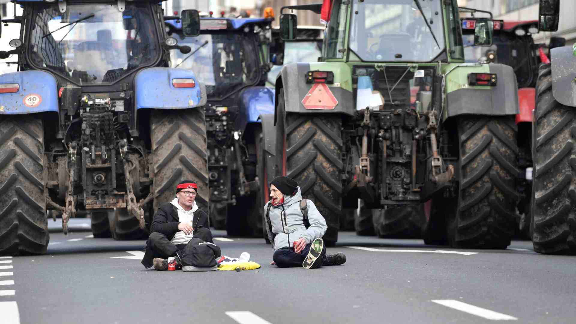 Gli ambientalisti in confusione calpestati dalle proteste dei trattori