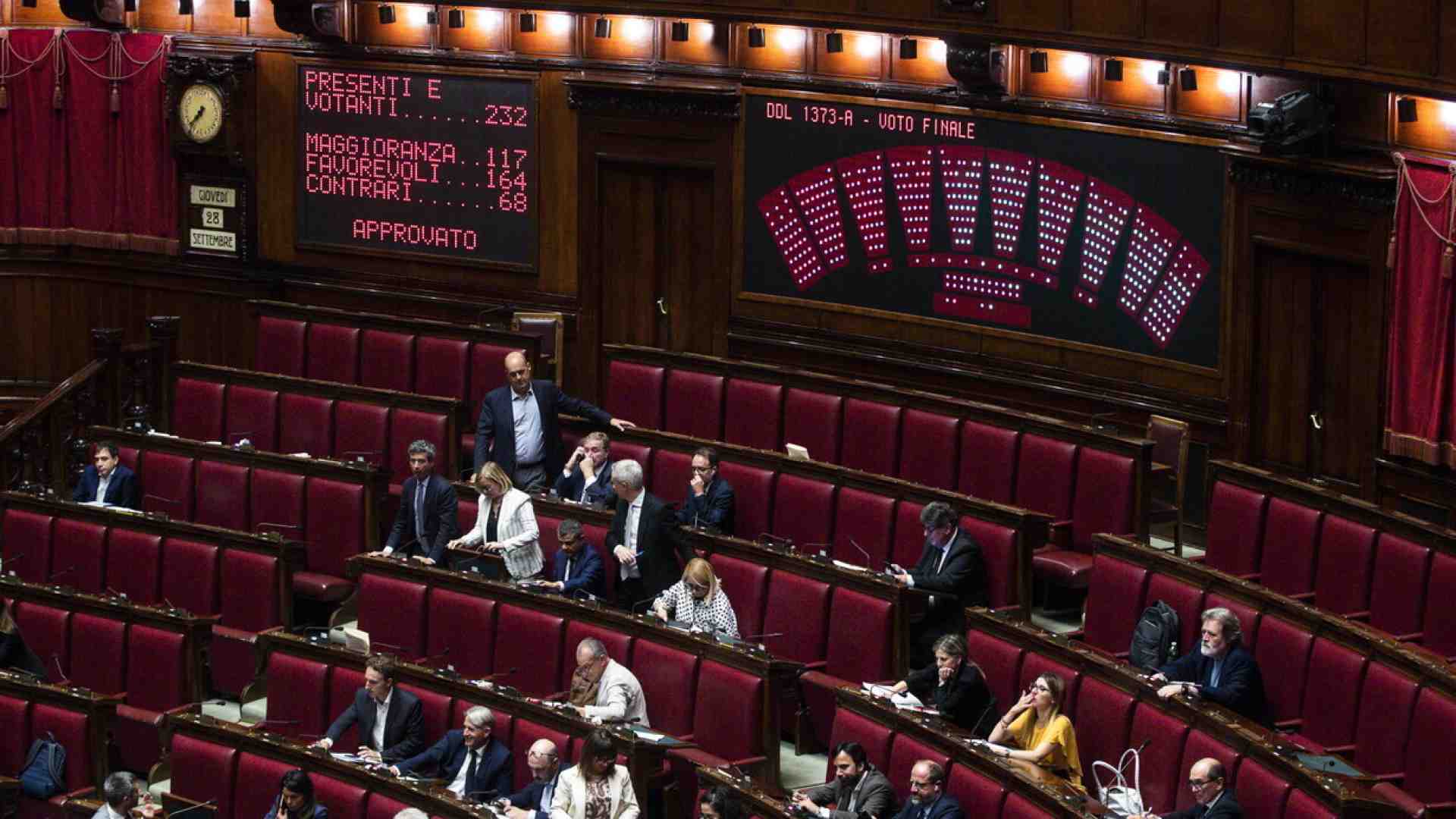 Armi a Kyiv, la Camera delibera il via libera definitivo. Nel Pd in quattro non votano