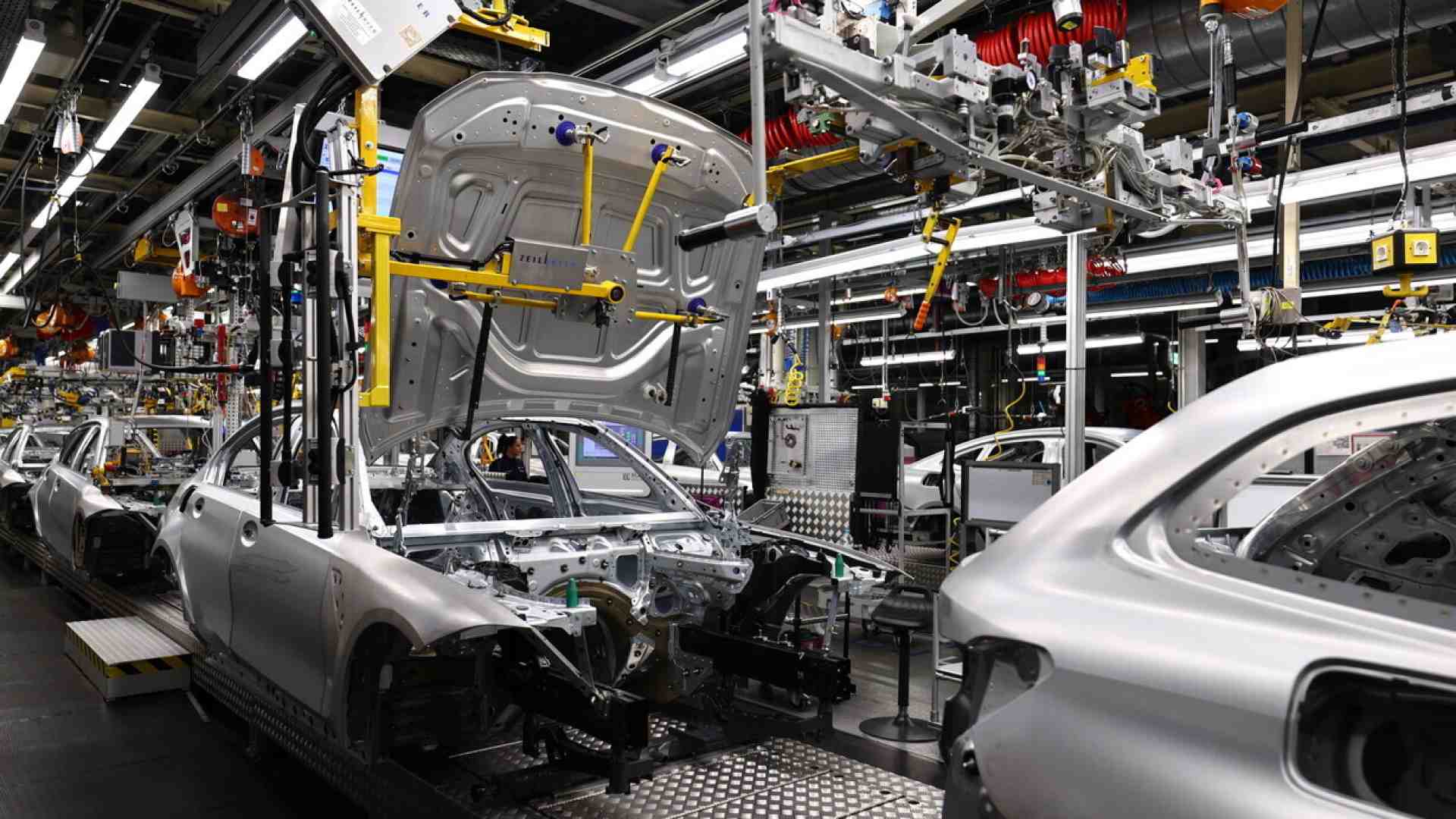 Andare oltre le lagne sull’auto. Il problema dell’Italia più che di quantità è di qualità