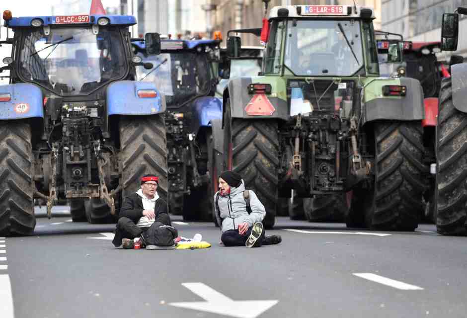 Gli ambientalisti in confusione calpestati dalle proteste dei trattori