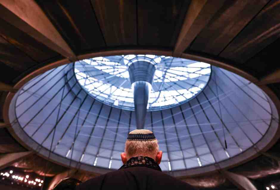 Per non essere aggrediti, gli ebrei in Germania devono nascondersi