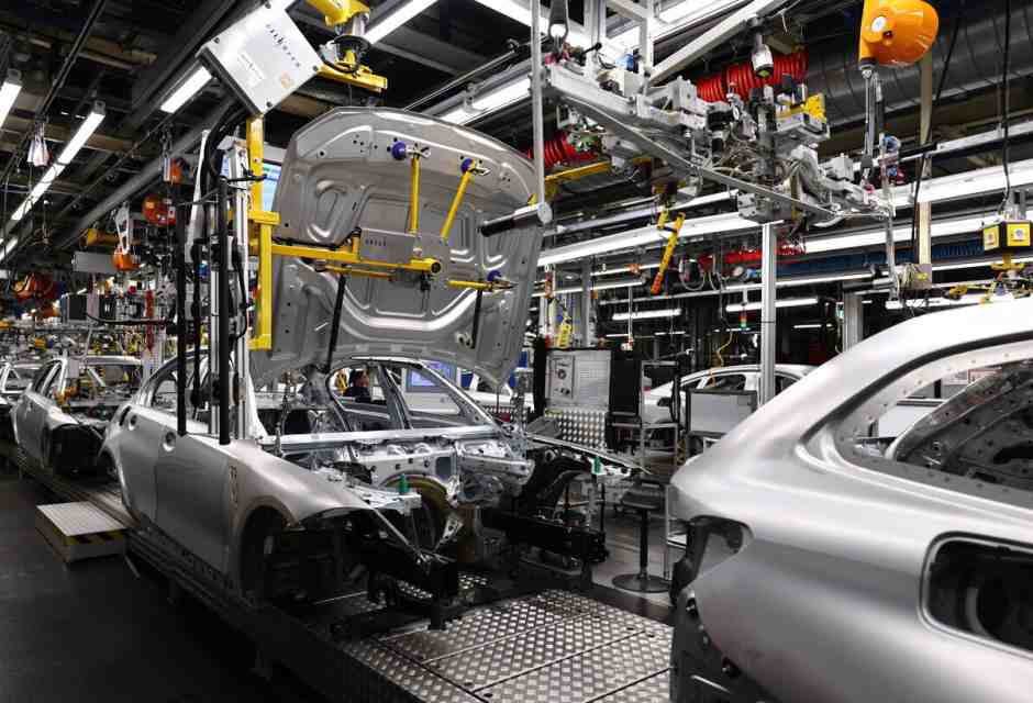 Andare oltre le lagne sull’auto. Il problema dell’Italia più che di quantità è di qualità