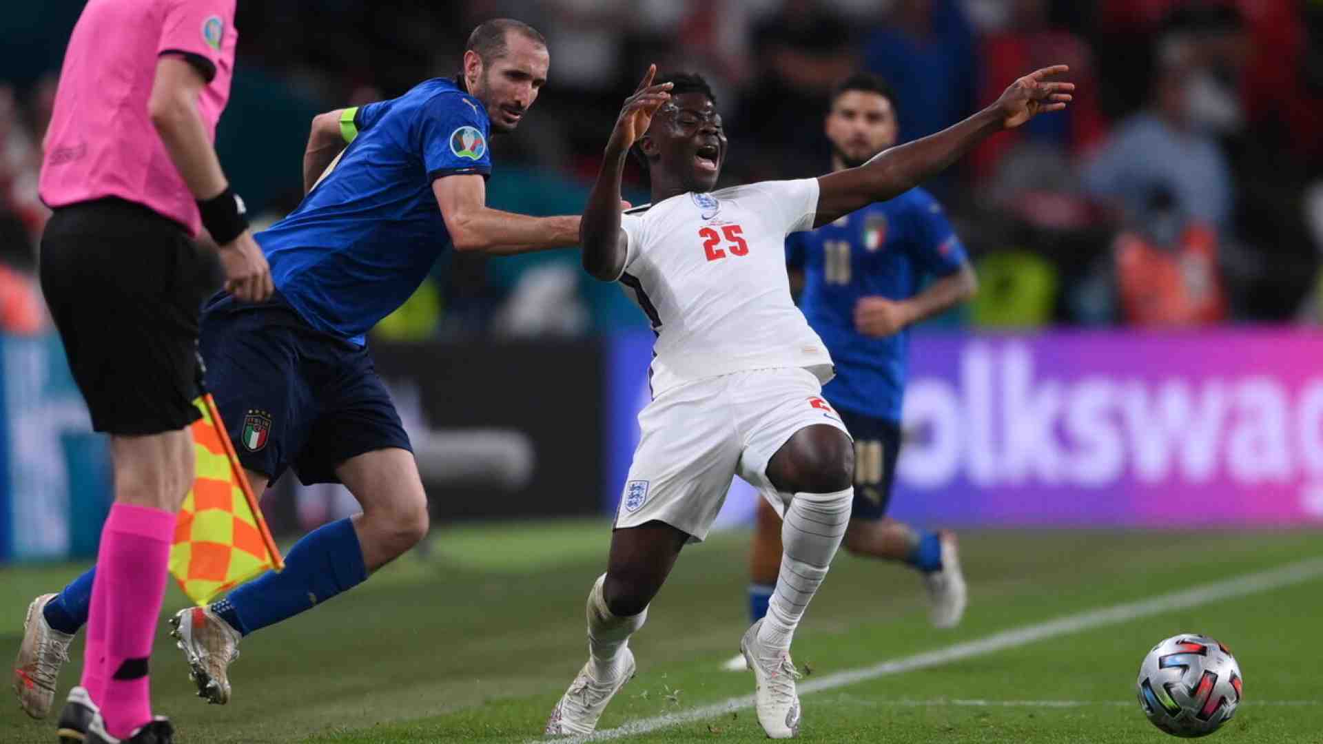 Serve davvero il cartellino blu nel calcio?