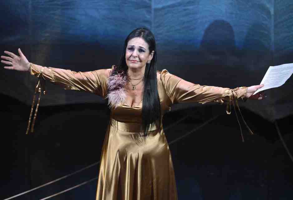 Dopo Sanremo, FdI pensa di candidare la mamma di Giogiò Cutolo