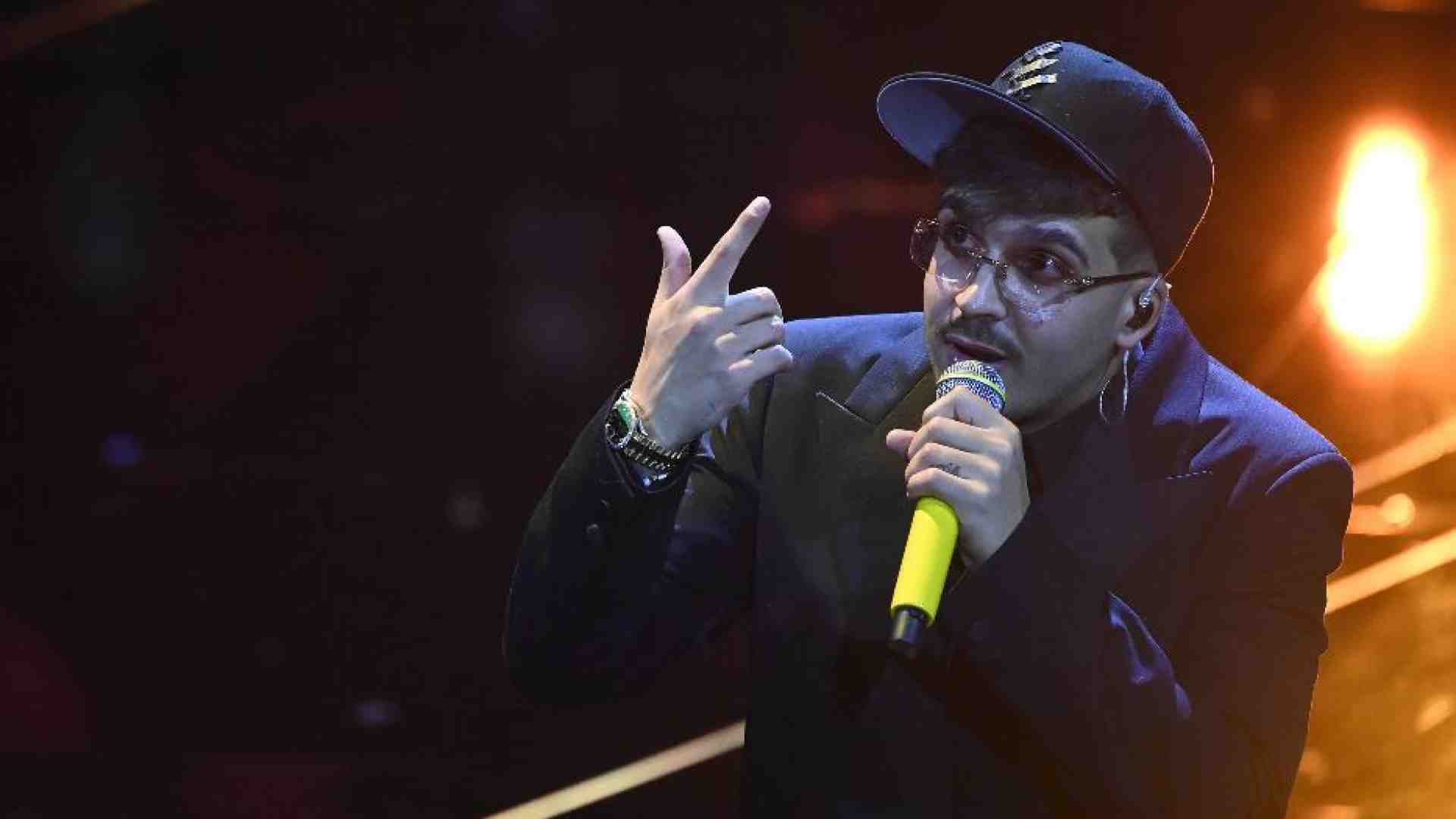 Geolier un'icona. Il vincitore lo decidono “fantacanto” e social