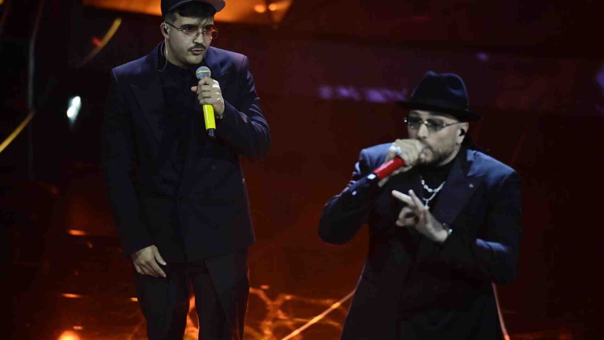 I duetti risvegliano Sanremo. Altra serata interminabile ma con qualche perla