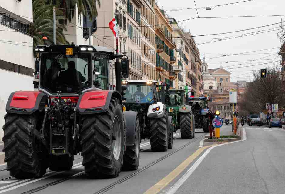 Quando passa un trattore, giù il cappello