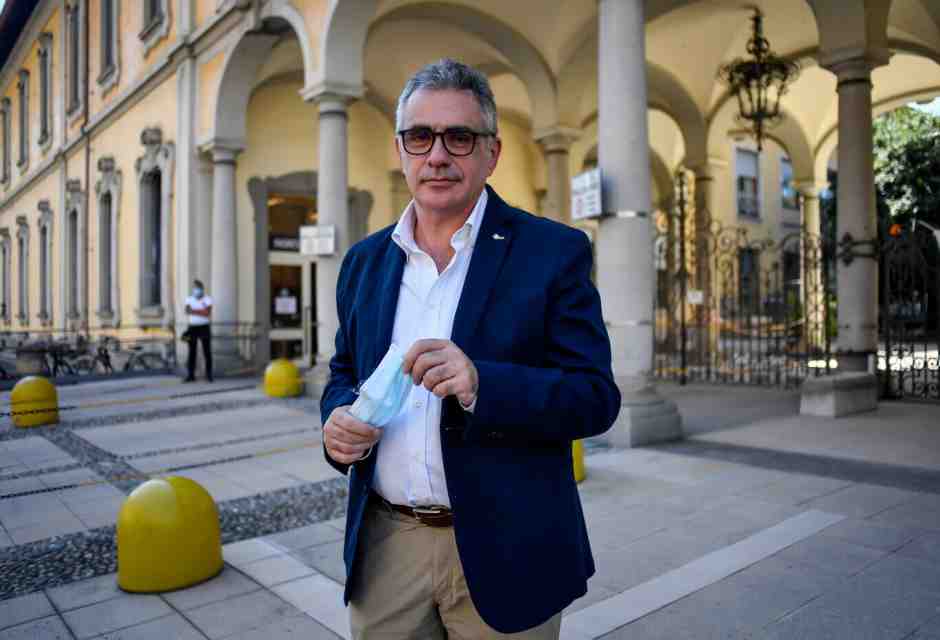 La scemenza collettiva che manda a processo il virologo Pregliasco, reo di aver fatto il suo lavoro