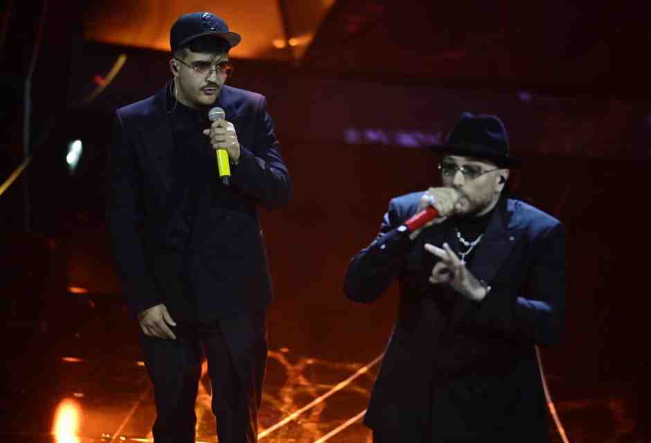 I duetti risvegliano Sanremo. Altra serata interminabile ma con qualche perla