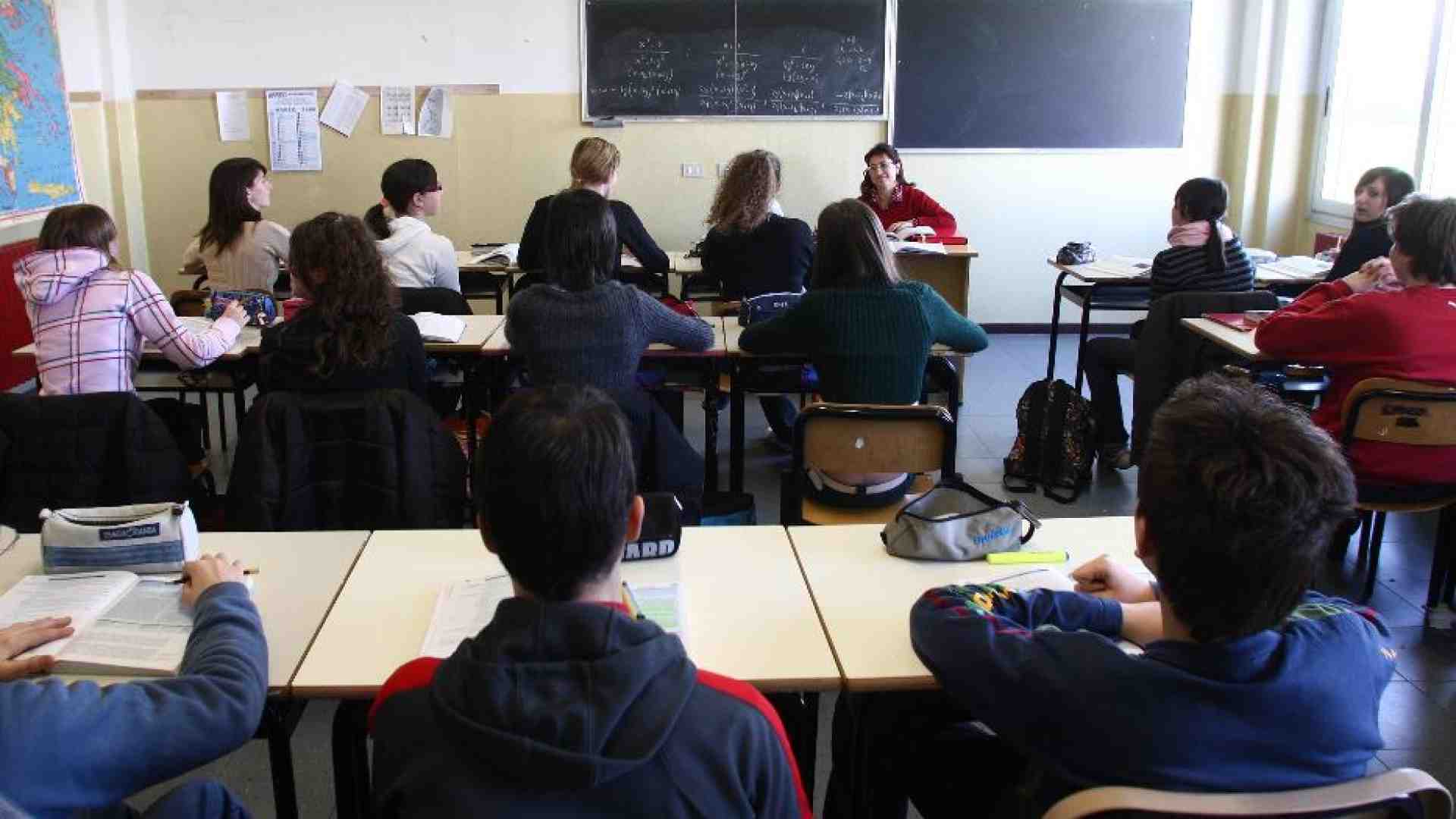 Un ragazzo su due si è iscritto al liceo (solo 375 a quello del Made in Italy)