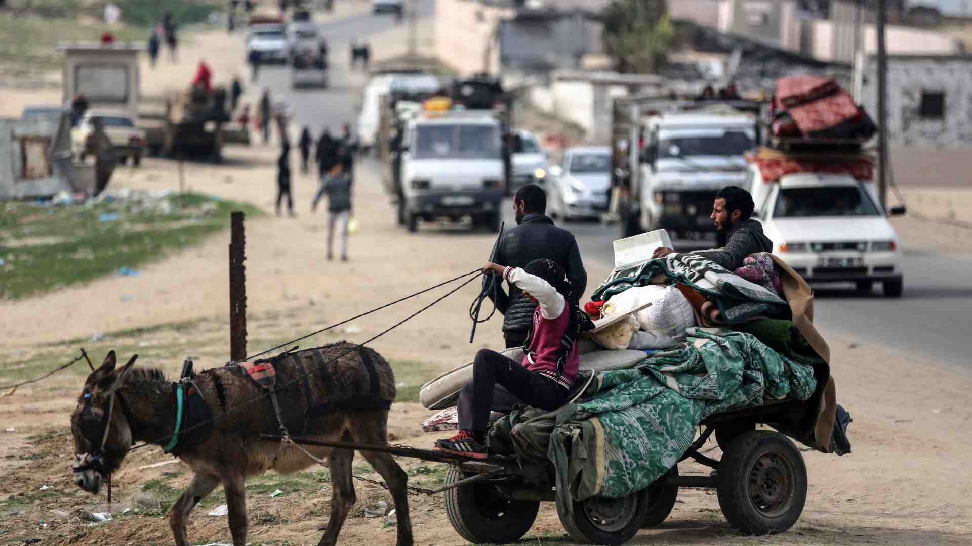 I vertici dell'intelligence israeliana al Cairo. Biden: "Lavoriamo a una tregua di 6 settimane"