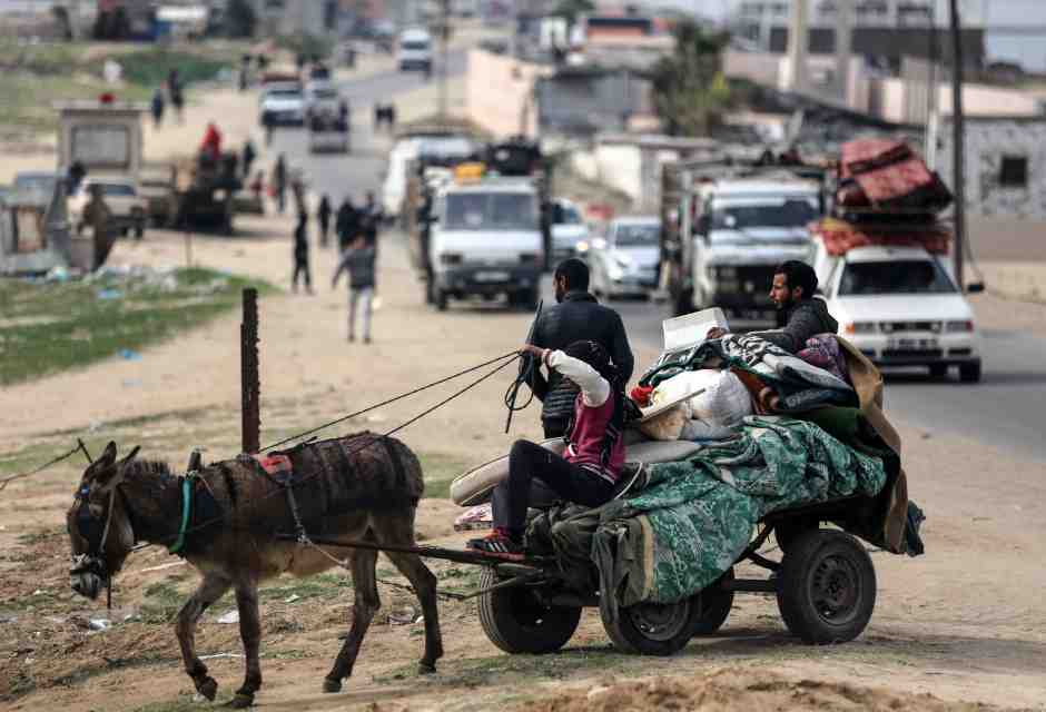 I vertici dell'intelligence israeliana al Cairo. Biden: "Lavoriamo a una tregua di 6 settimane"