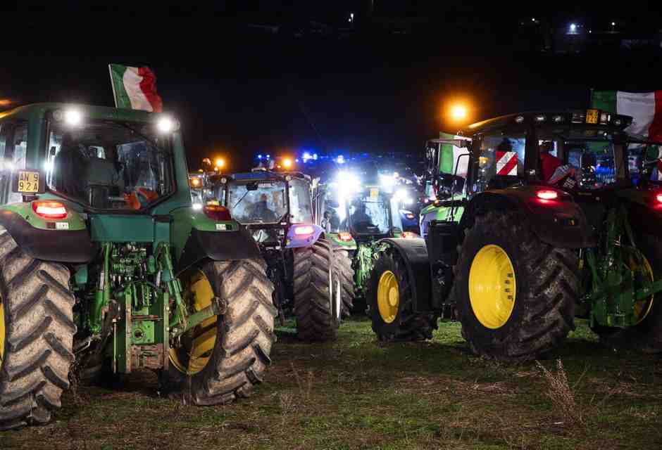 Oltre i trattori. La terza via agricola di Massimo Carlotti
