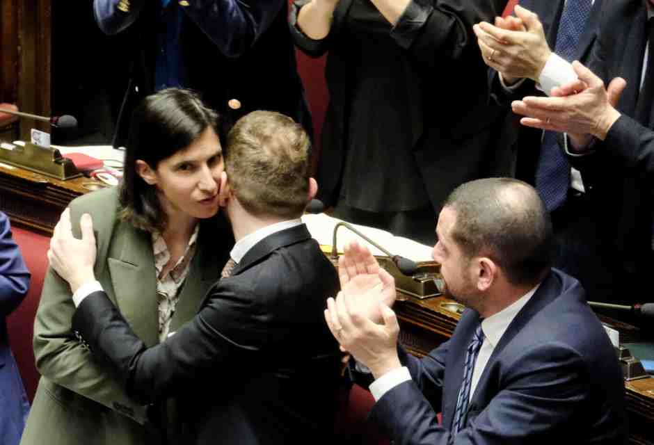 Due telefonate Schlein-Meloni e poi il sì al cessate il fuoco a Gaza