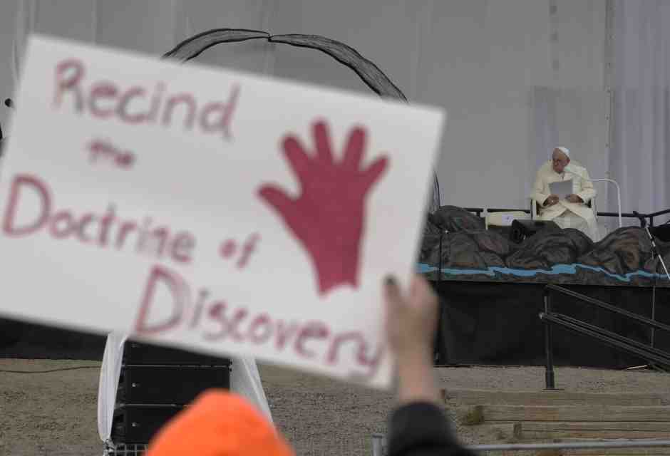 "215 bambini sepolti in una chiesa cattolica canadese". Dopo due anni, non è stato trovato neanche un osso