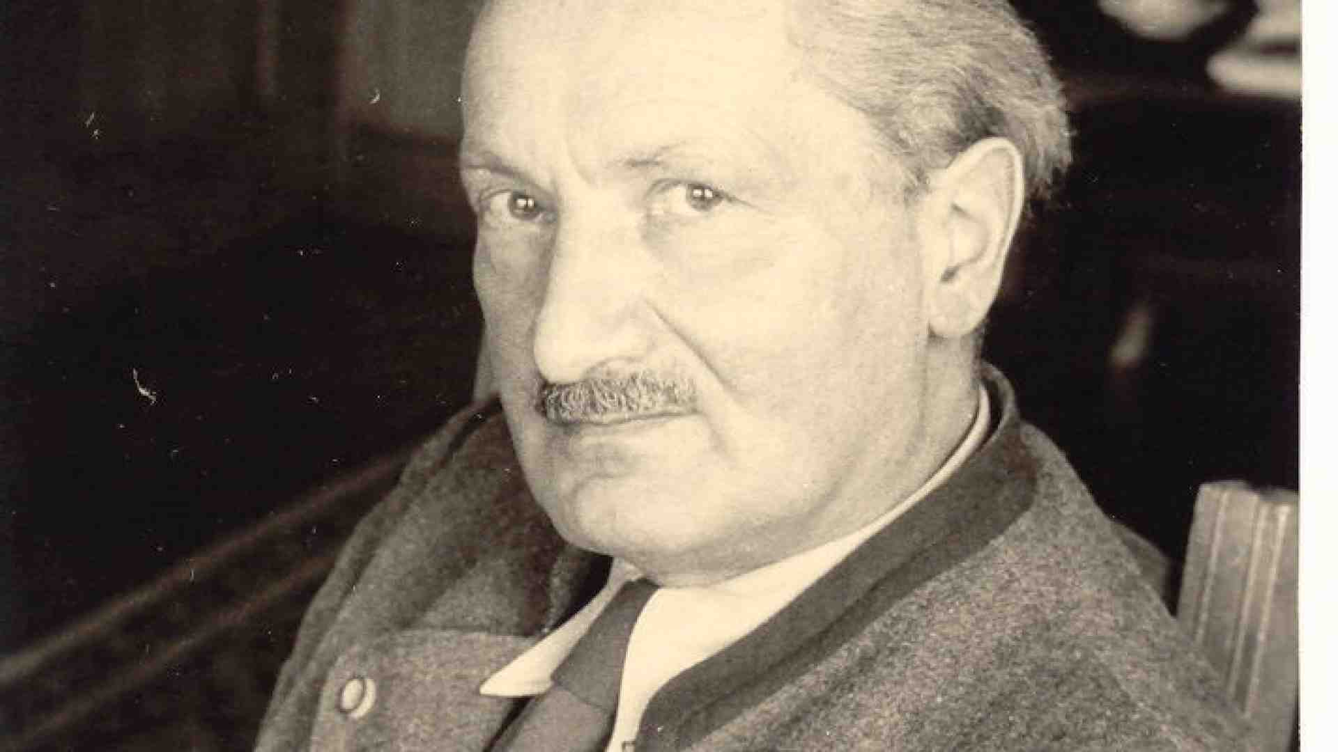 Con Heidegger, oltre Heidegger. Le braci sempre vive del suo pensiero