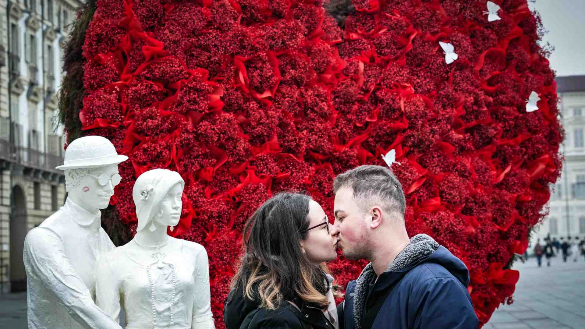 Soli e senza sesso. Cinque previsioni sull’amore per la fine del decennio