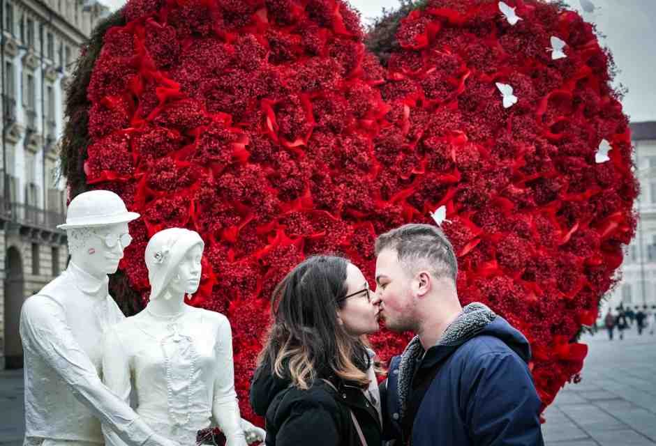 Soli e senza sesso. Cinque previsioni sull’amore per la fine del decennio