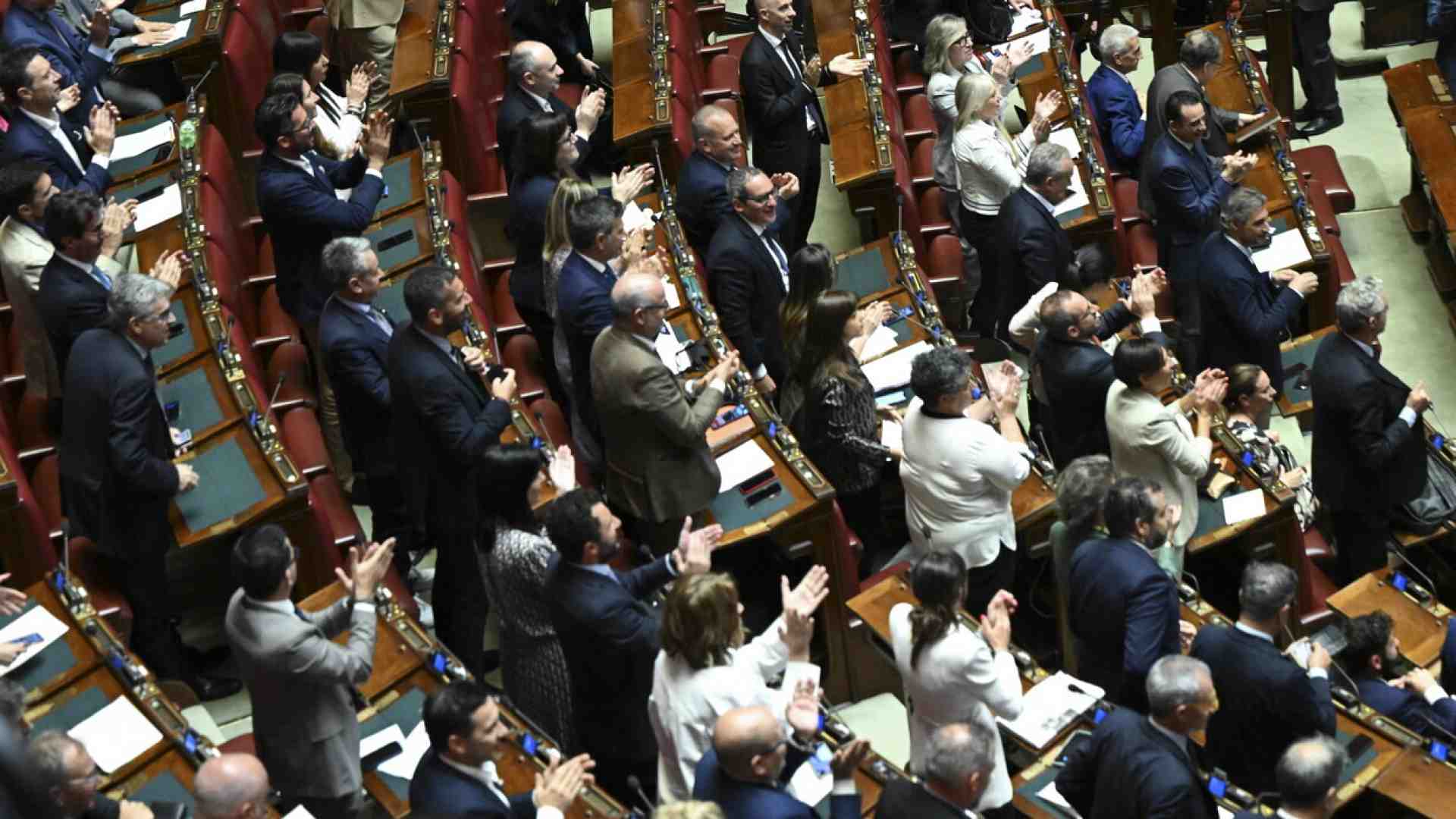 Baruffa alla Camera dopo l'ok alla commissione d'inchiesta sul Covid