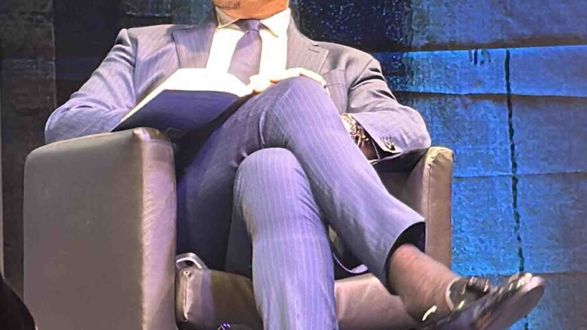 Il messaggi di Giambruno: "Giorgia è fantastica". E Striscia lo bracca ancora