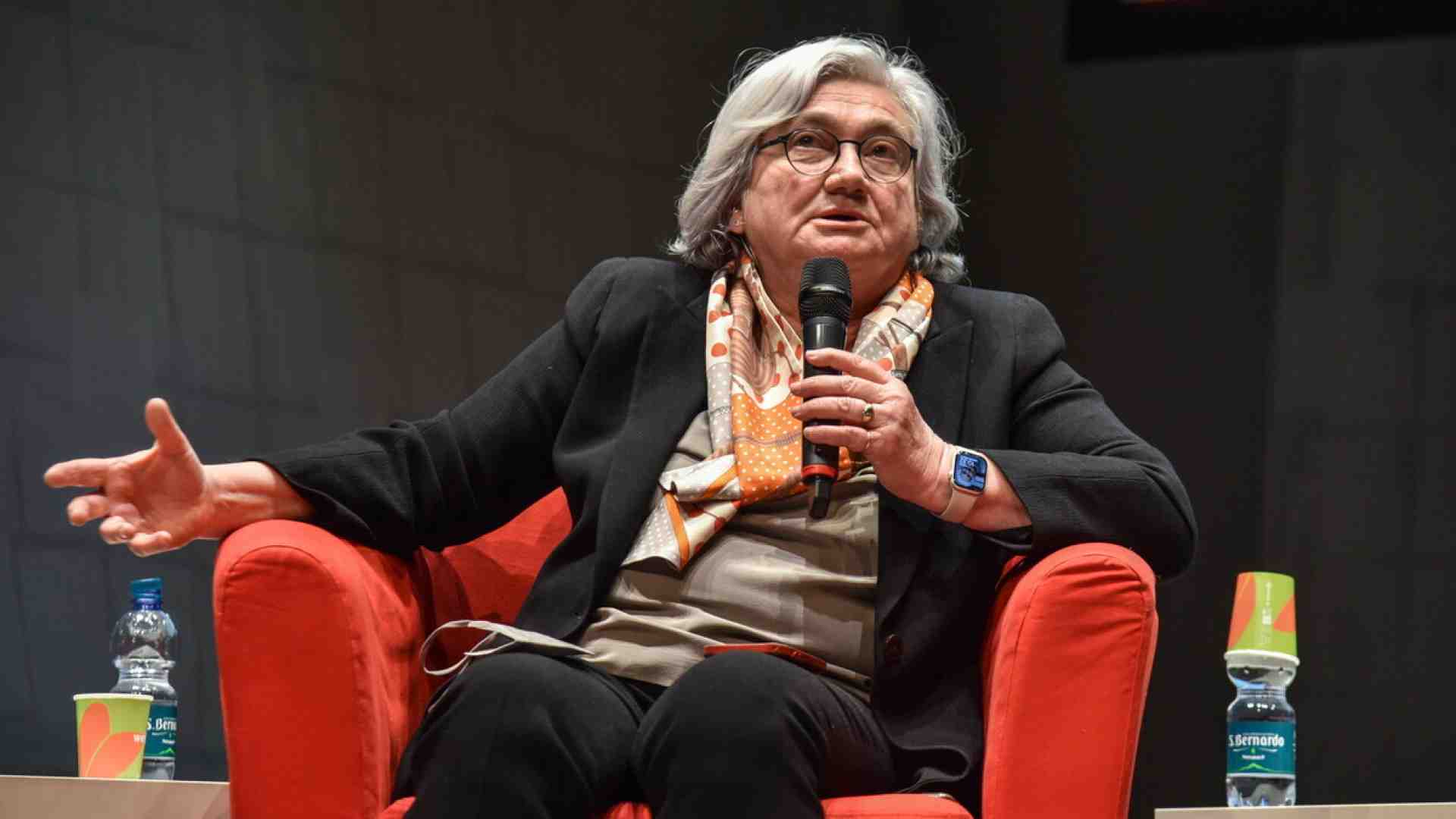 Rosy Bindi e la minigonna dell'ad Rai Roberto Sergio