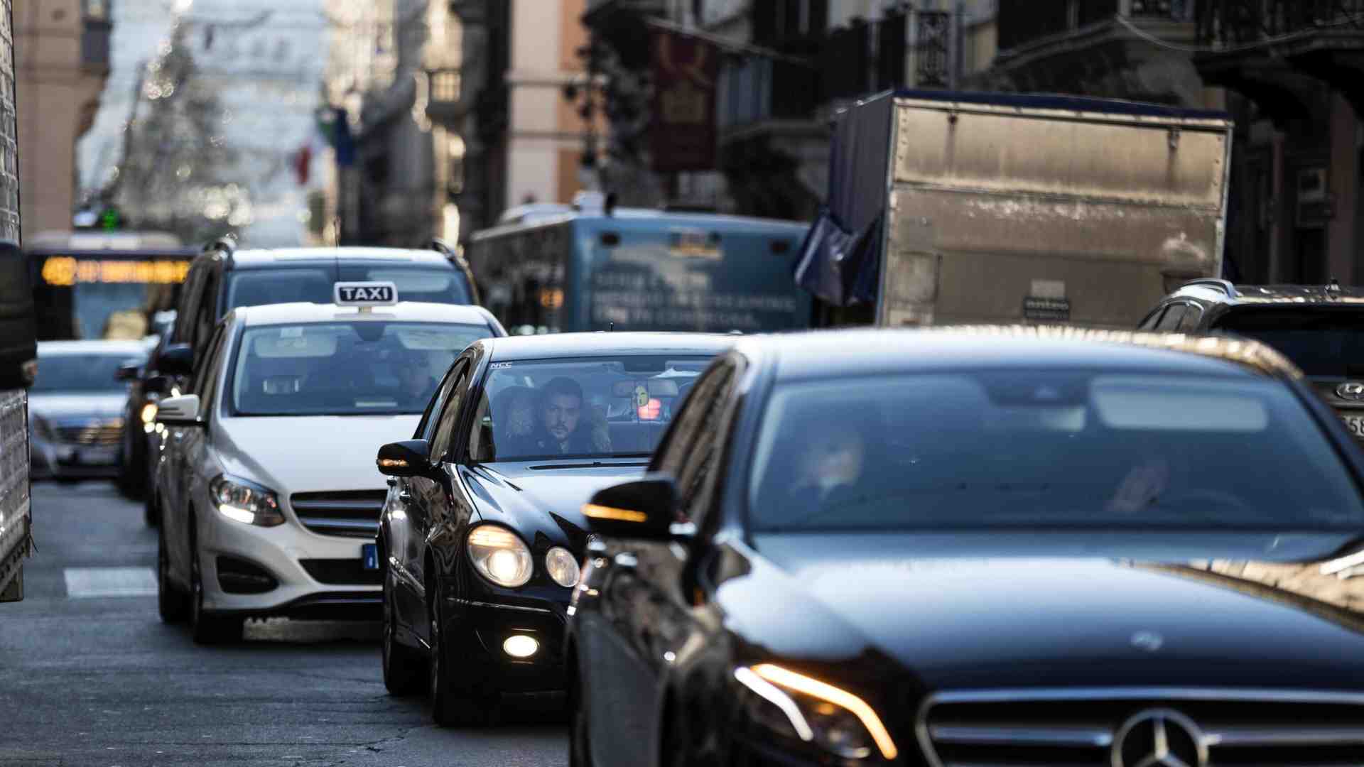 Il paradosso degli Ncc: “Vorremmo più licenze”