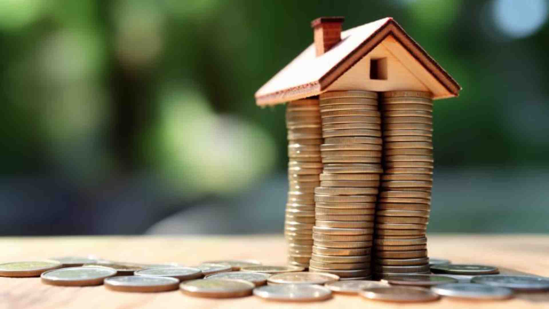 Tra il rialzo dei tassi e la stretta al credito il mercato sente la crisi