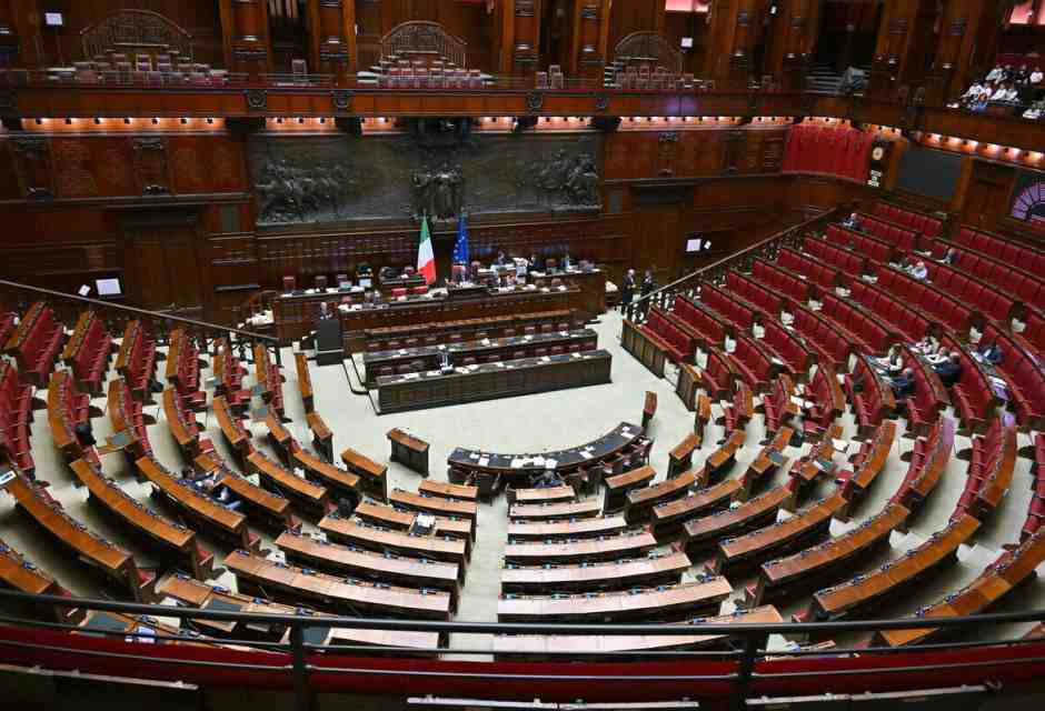 Dalle multe ai no-vax alle misure per gli agricoltori: cosa c'è nel decreto Milleproroghe