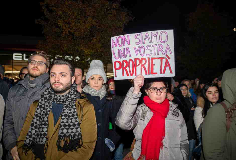 Gli uomini senza identità uxordipendenti