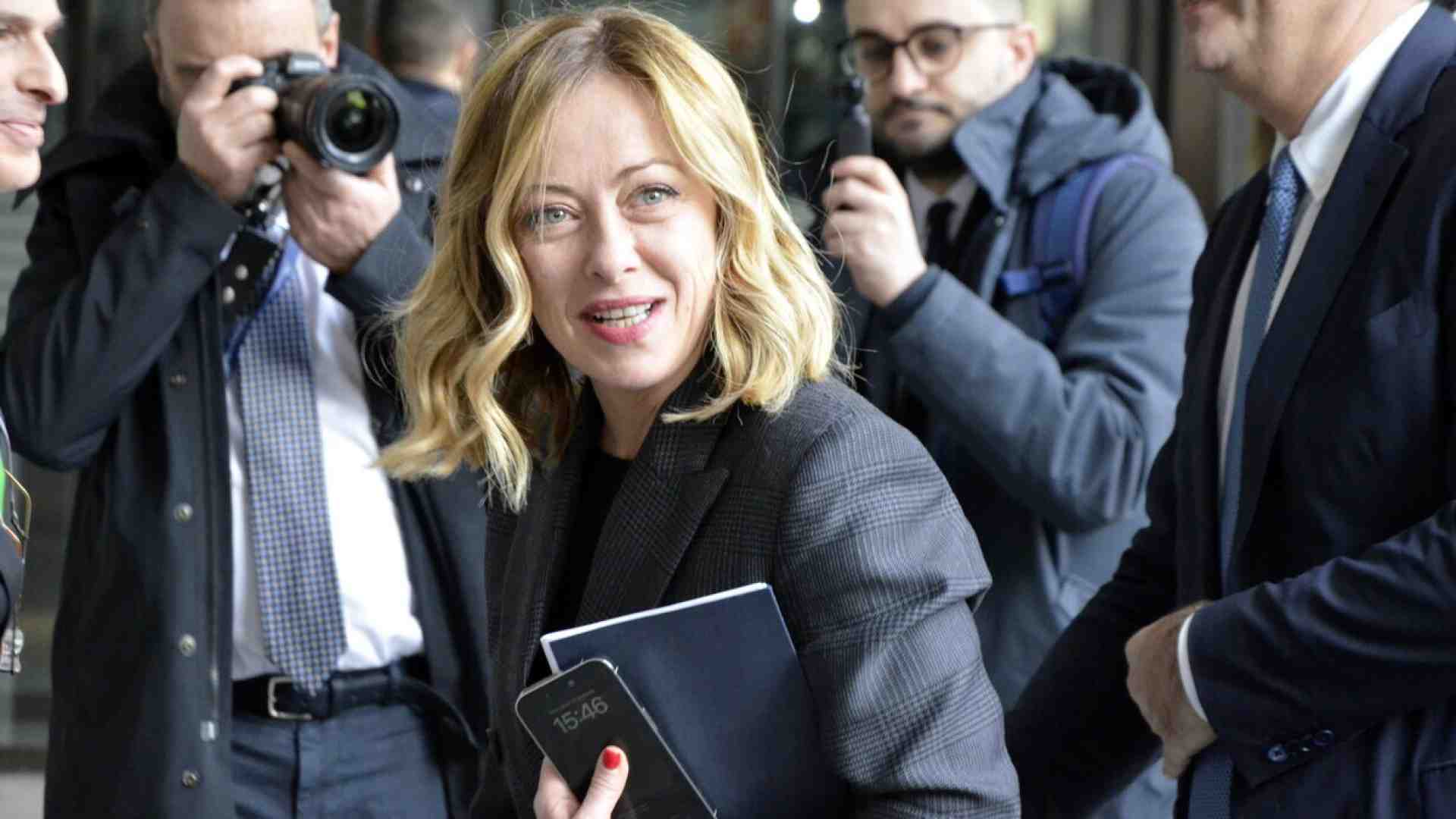 La stampa estera elogia Meloni. Dal fascismo è tutto, a voi la linea