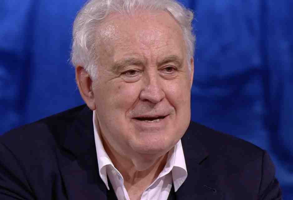 C’è chi ha l’AfD, noi abbiamo Santoro. Poteva andarci peggio